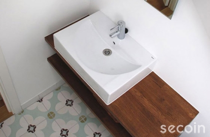 A relaxing bathroom corner